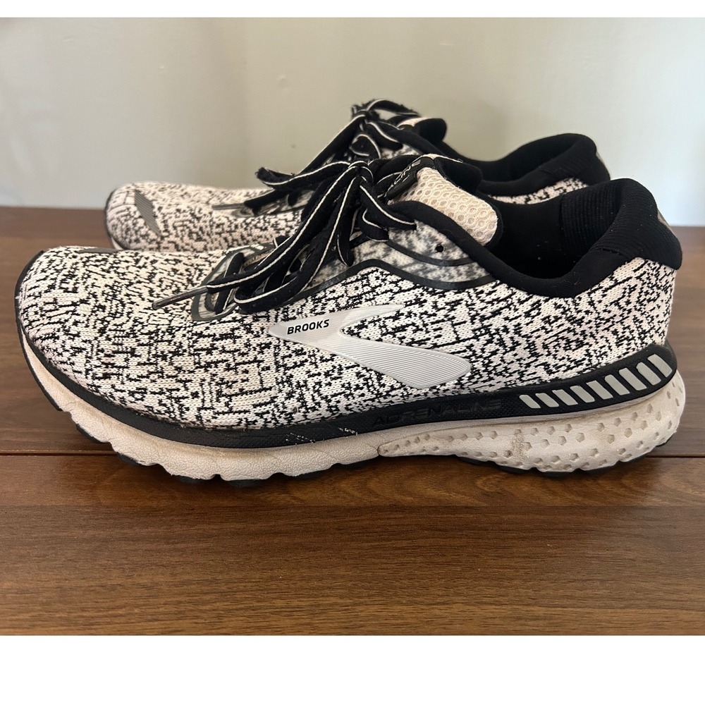 Brooks Black/White Adrenaline GTS 20 Running Shoes Womens 9 Athletic